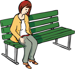 Eine Frau sitzt einsam auf einer Bank.